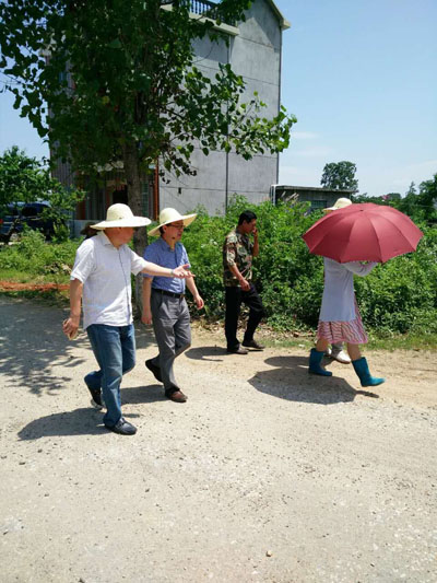 市住房公积金管理中心领导到乐平塔前马家村了解灾情