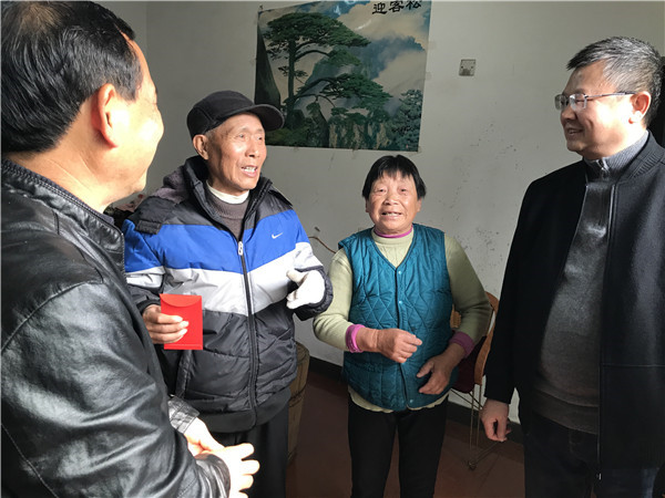 市住房公积金管理中心开展“送温暖”走访慰问活动